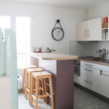 Through - Place De La Réunion *