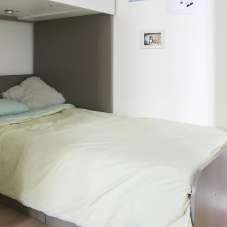 Through - Place De La Réunion * Paris